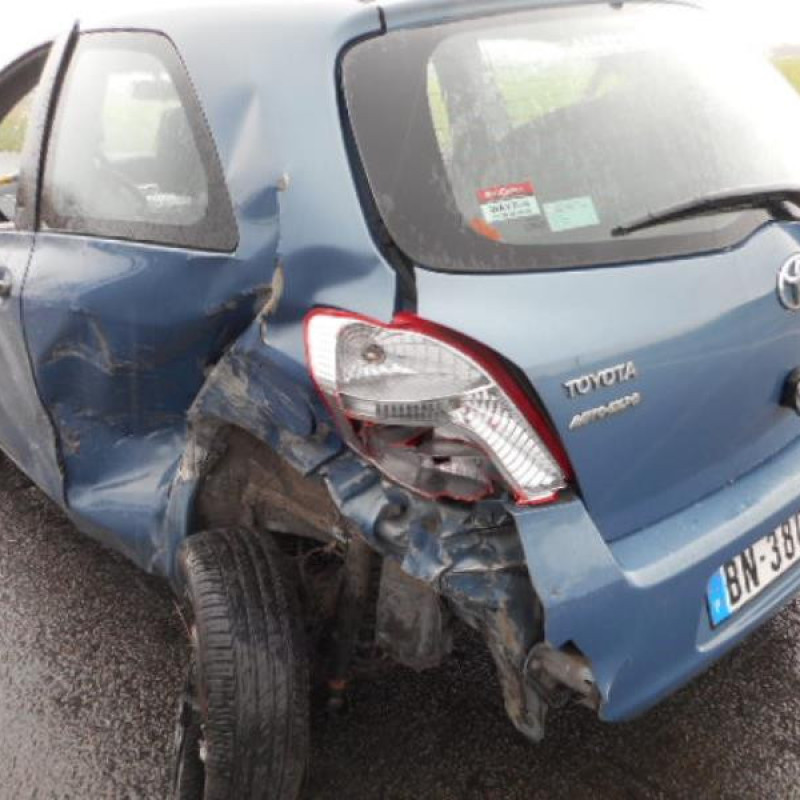 Serrure avant droit TOYOTA YARIS 2 Photo n°7