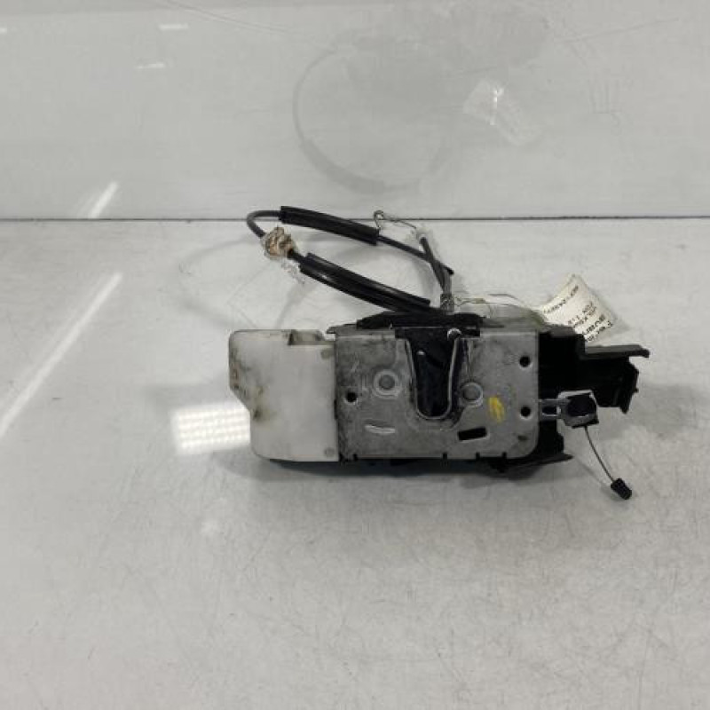 Serrure avant droit VOLKSWAGEN FOX Photo n°3