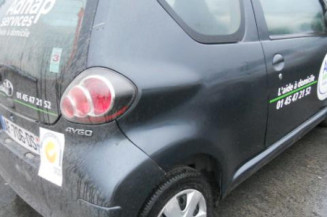 Serrure avant droit TOYOTA AYGO 1