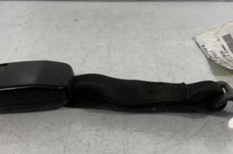 Attache ceinture arriere droit PEUGEOT 106 Photo n°1