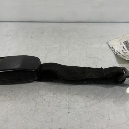 Attache ceinture arriere droit PEUGEOT 106 Photo n°1