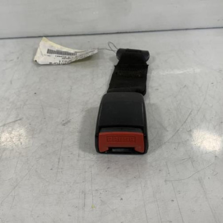 Attache ceinture arriere droit PEUGEOT 106