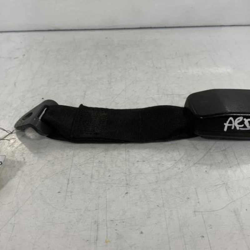 Attache ceinture arriere droit PEUGEOT 106 Photo n°3