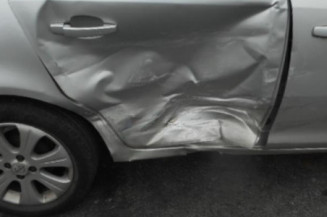 Serrure avant droit OPEL CORSA D