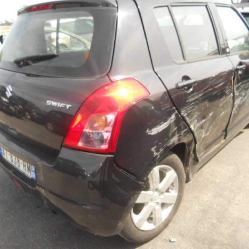 Leve vitre electrique avant droit SUZUKI SWIFT 3 Photo n°6