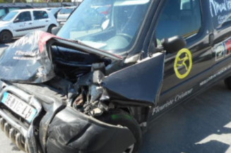 Serrure avant droit PEUGEOT PARTNER 1