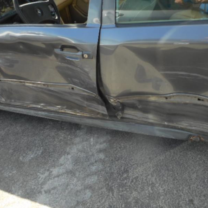 Porte arriere droit MERCEDES 250 W124 Photo n°8