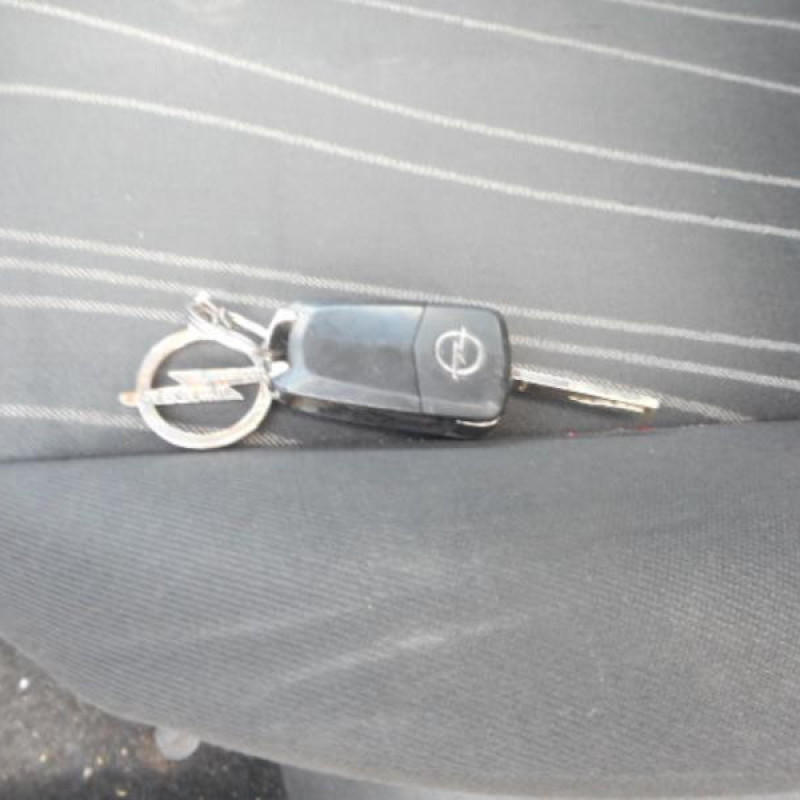Trappe d'essence OPEL CORSA D Photo n°11