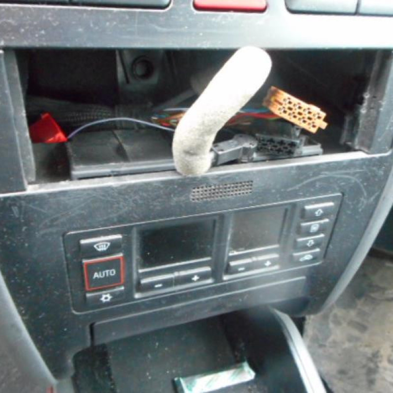 Serrure avant droit AUDI A3 1 Photo n°8