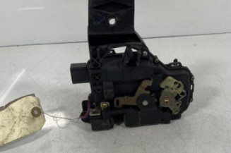 Serrure avant droit VOLKSWAGEN PASSAT 4
