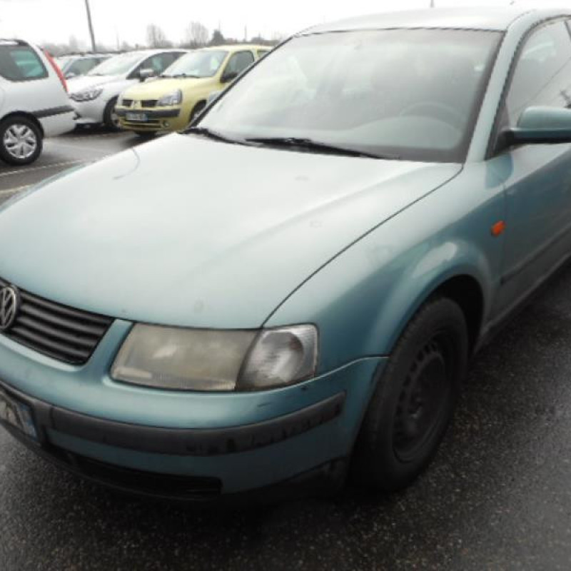 Pare choc avant VOLKSWAGEN PASSAT 4 Photo n°4