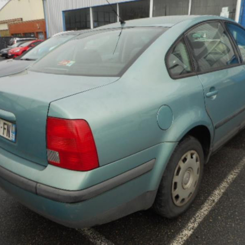 Pare choc avant VOLKSWAGEN PASSAT 4 Photo n°6