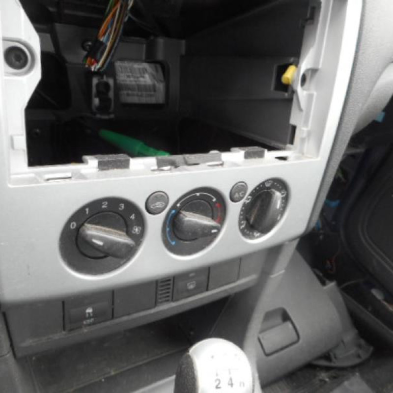 Malle/Hayon arriere FORD FOCUS 2 Photo n°8