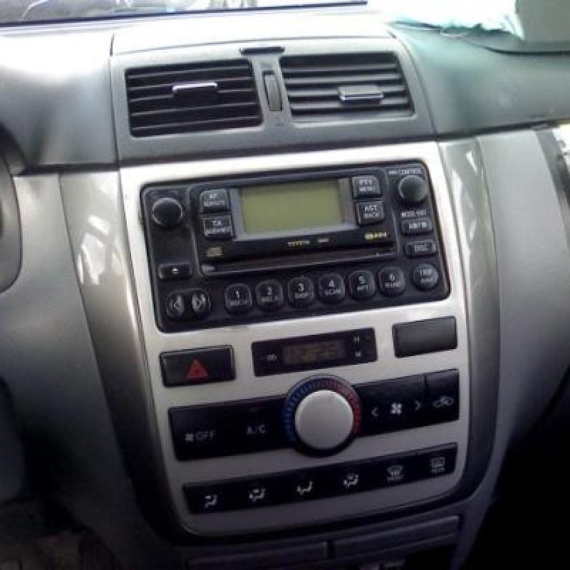 Porte avant droit TOYOTA AVENSIS VERSO Photo n°9