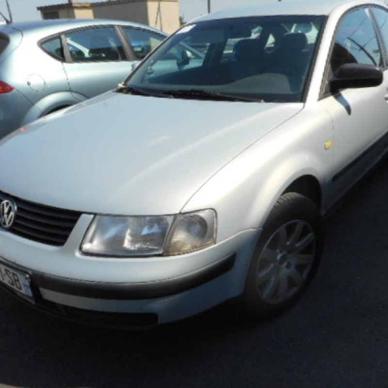Malle/Hayon arriere VOLKSWAGEN PASSAT 4 Photo n°2