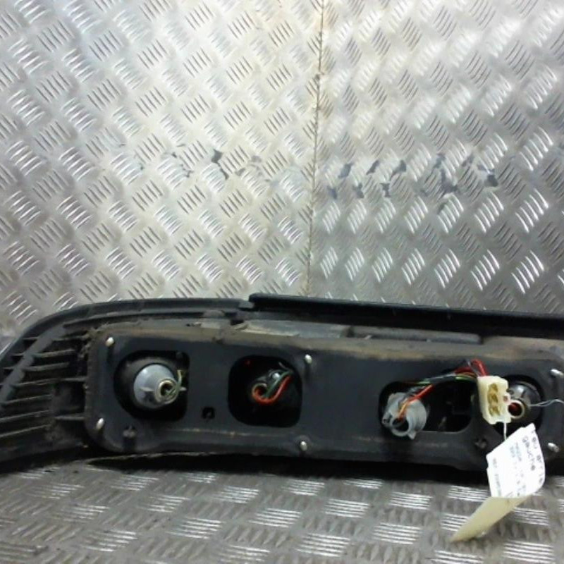 Feu arriere principal gauche (feux) MAZDA 323 4 Photo n°2