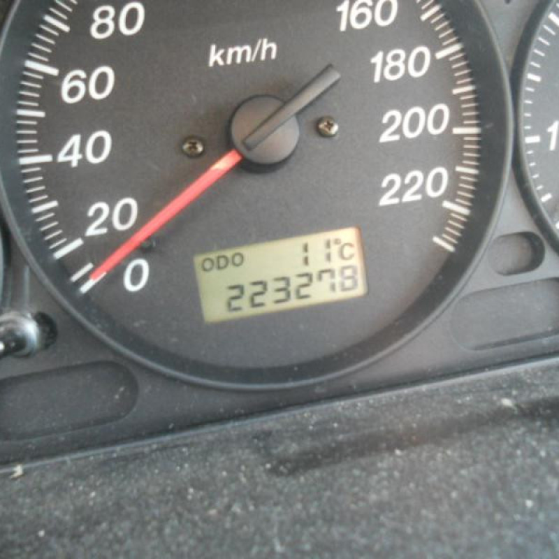 Malle/Hayon arriere MAZDA 323 6 Photo n°12