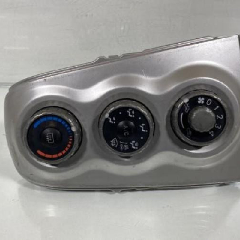 Commande chauffage TOYOTA YARIS 2 Photo n°1
