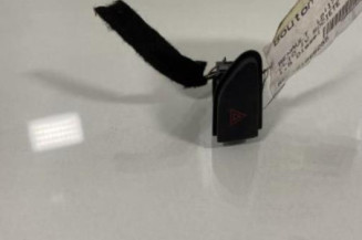 Bouton de warning RENAULT CLIO 4 Photo n°1