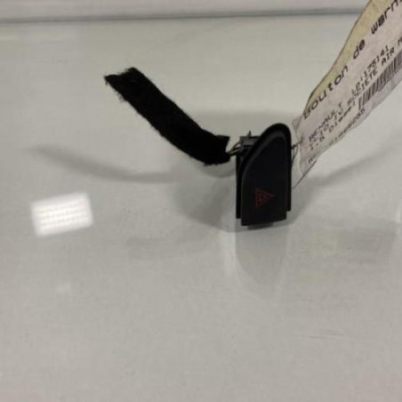 Bouton de warning RENAULT CLIO 4 Photo n°1