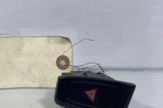Bouton de warning AUDI A4 3 Photo n°1