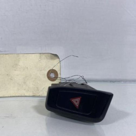 Bouton de warning AUDI A4 3 Photo n°1