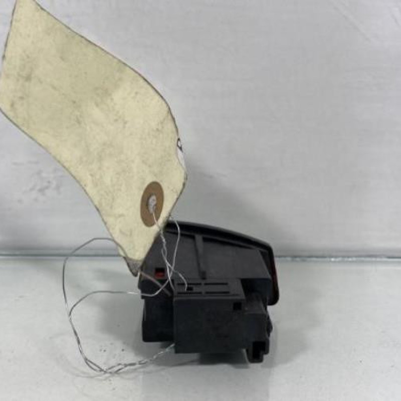 Bouton de warning AUDI A4 3 Photo n°3
