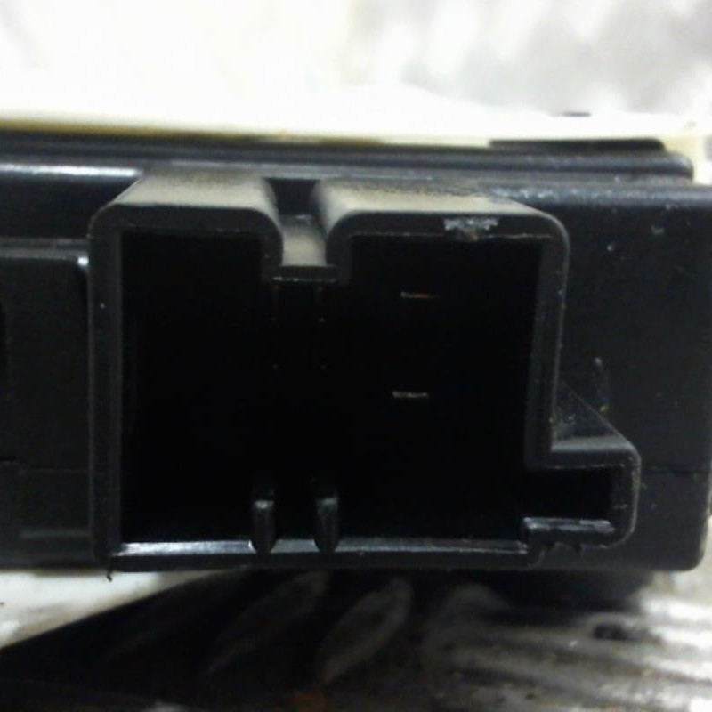 Leve vitre electrique arriere gauche AUDI A4 3 Photo n°2