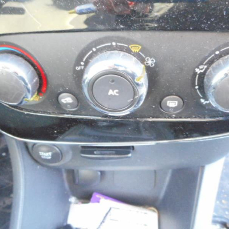 Poignee porte avant droit RENAULT CLIO 4 Photo n°10