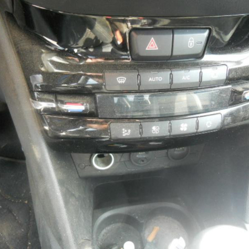 Poignee interieur avant gauche PEUGEOT 208 1 Photo n°11