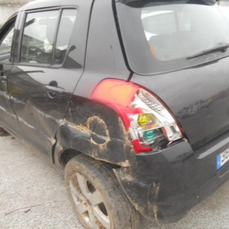 Leve vitre electrique avant droit SUZUKI SWIFT 3 Photo n°6