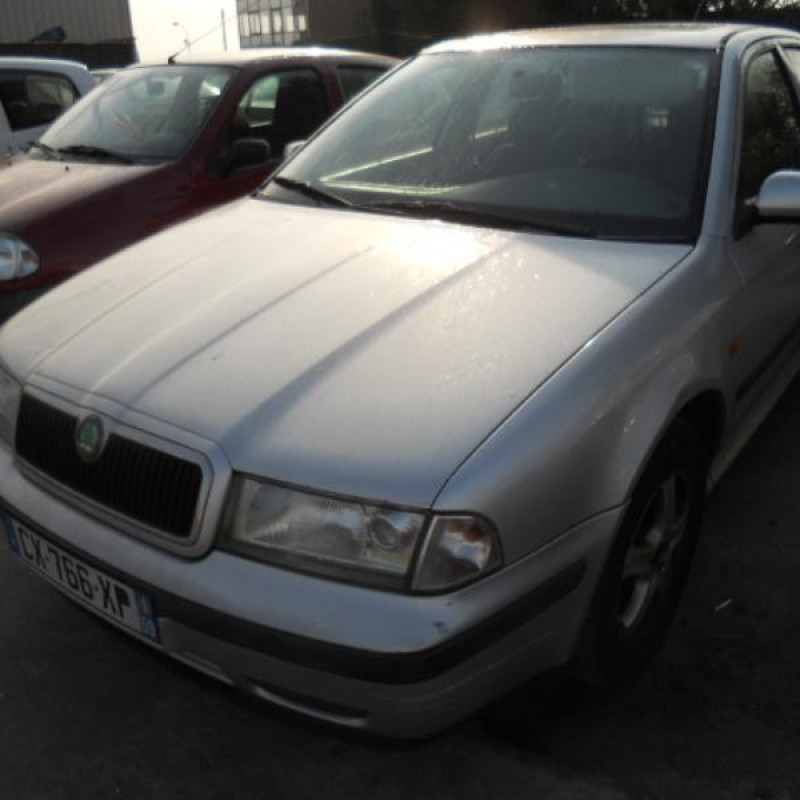 Feu arriere principal droit (feux) SKODA OCTAVIA 1 Photo n°3