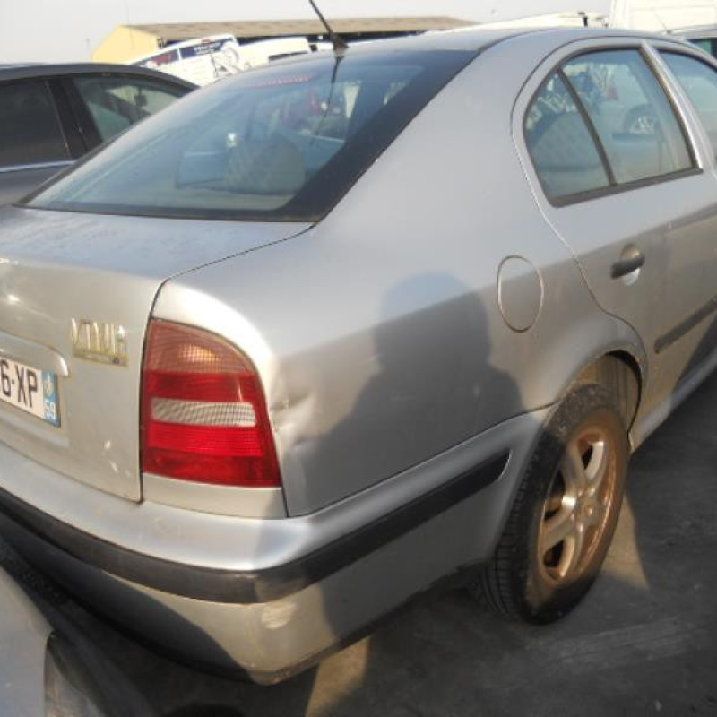 Feu arriere principal droit (feux) SKODA OCTAVIA 1 Photo n°5