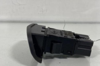 Bouton de warning NISSAN PRIMERA 3
