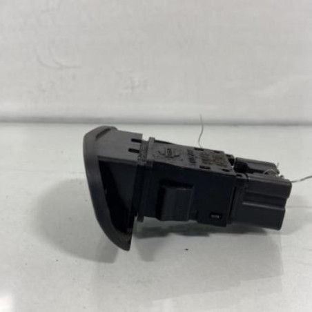 Bouton de warning NISSAN PRIMERA 3