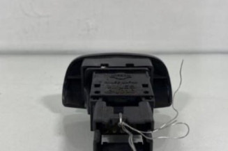 Bouton de warning NISSAN PRIMERA 3