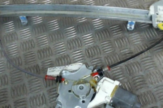 Leve vitre electrique avant droit NISSAN MICRA 3 Photo n°1