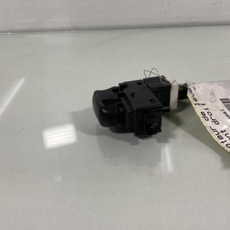 Interrupteur de leve vitre avant droit NISSAN JUKE 1