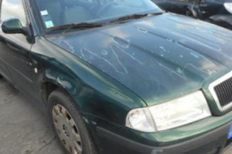 Optique avant principal gauche (feux)(phare) SKODA OCTAVIA 1