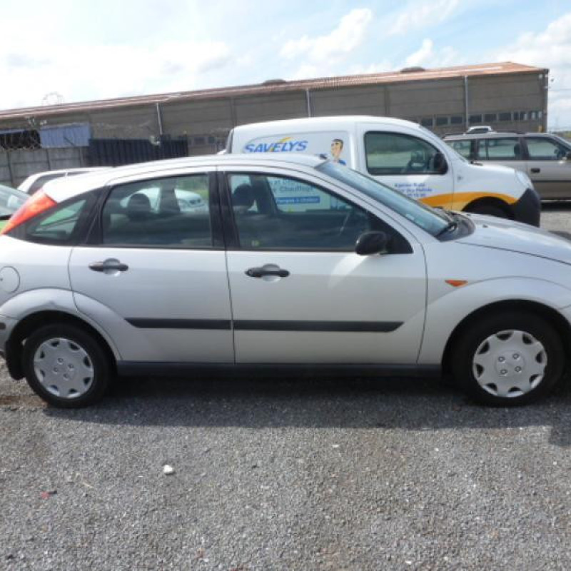 Calandre FORD FOCUS 1 Photo n°3