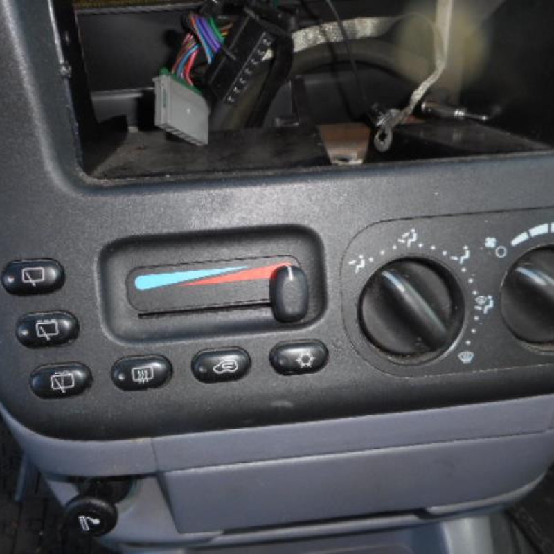 Malle/Hayon arriere CHRYSLER VOYAGER 3 Photo n°8