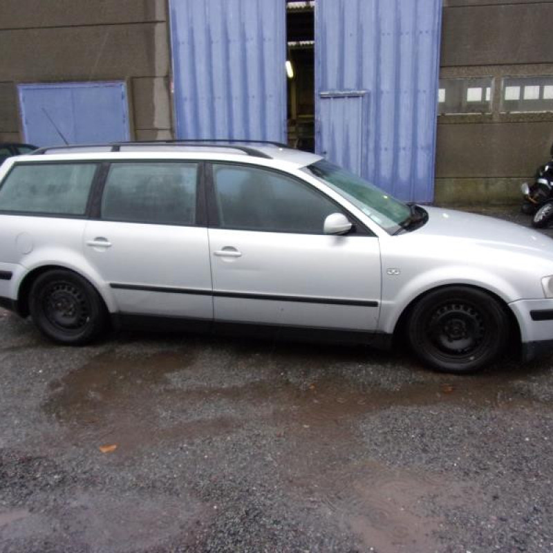 Porte arriere gauche VOLKSWAGEN PASSAT 4 Photo n°4