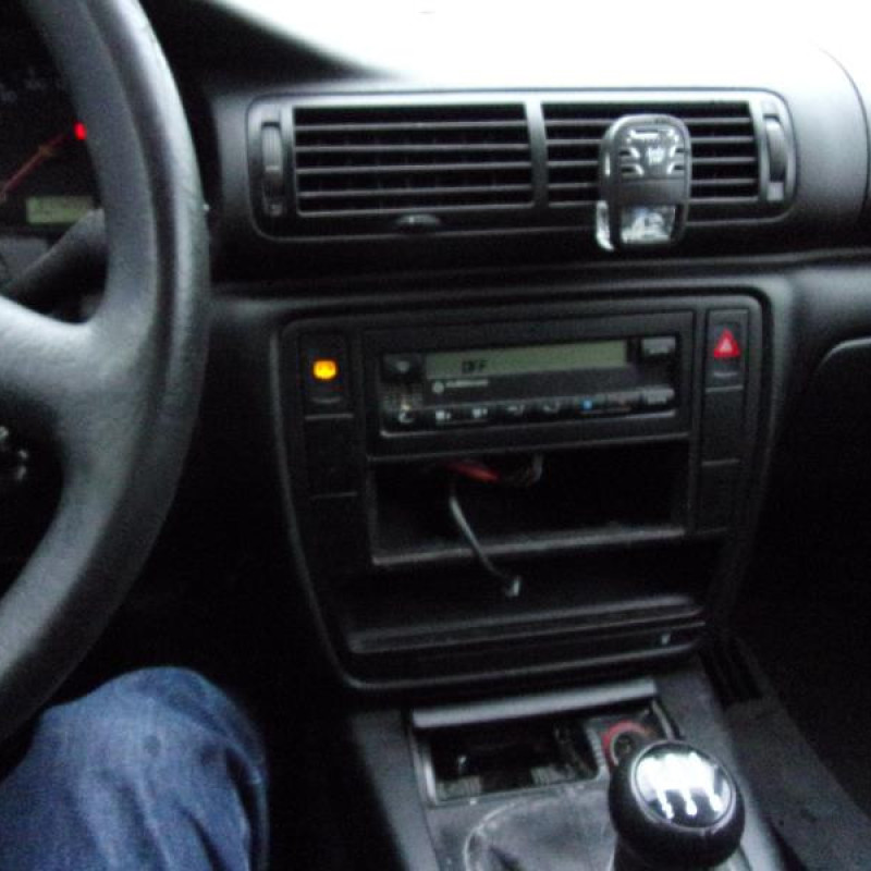 Porte arriere gauche VOLKSWAGEN PASSAT 4 Photo n°9