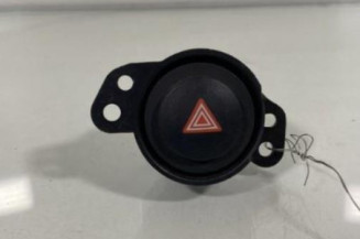 Bouton de warning PEUGEOT 108 Photo n°1