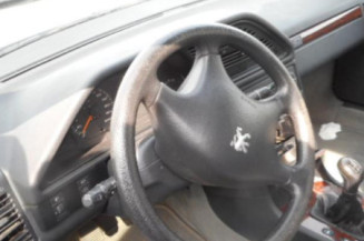 Fermeture de capot PEUGEOT 605