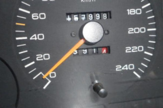 Fermeture de capot PEUGEOT 605
