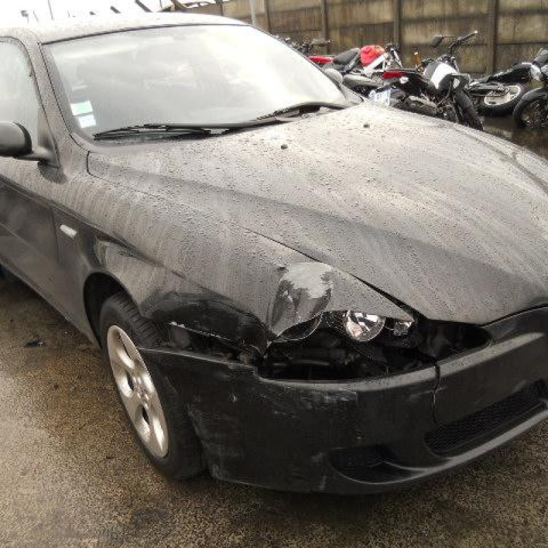 Malle/Hayon arriere ALFA ROMEO 147 Photo n°3