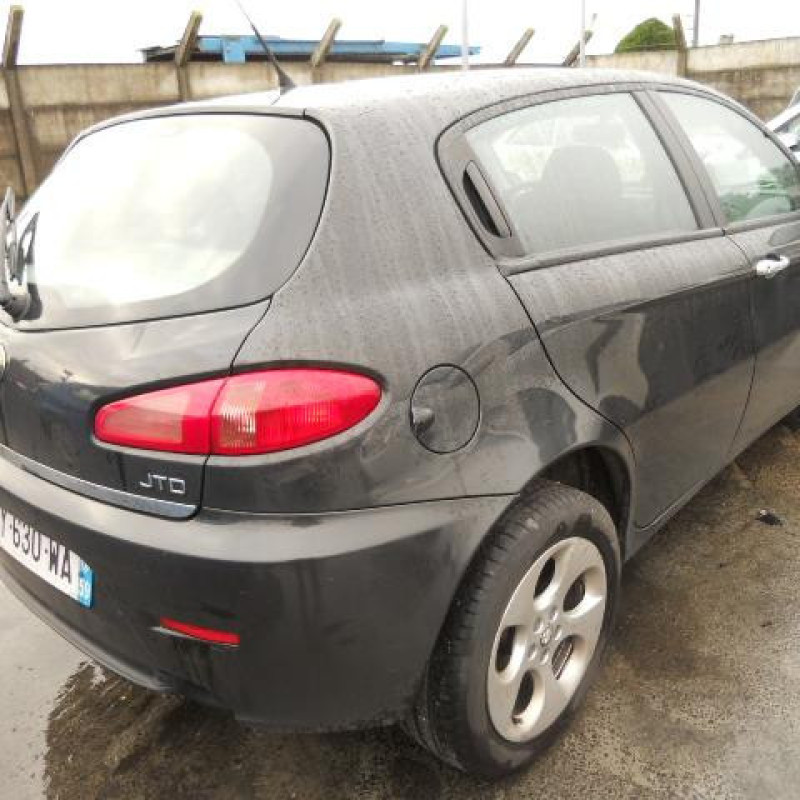 Malle/Hayon arriere ALFA ROMEO 147 Photo n°4