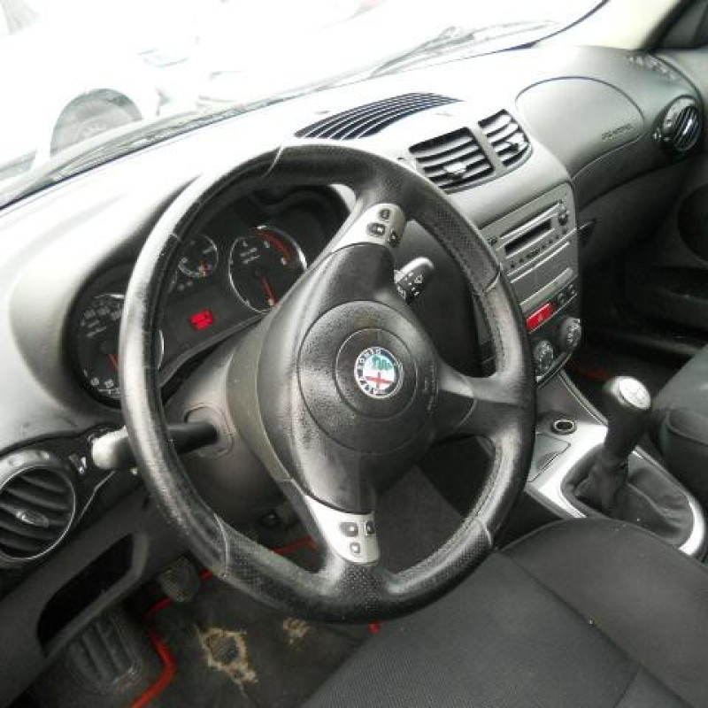 Malle/Hayon arriere ALFA ROMEO 147 Photo n°6