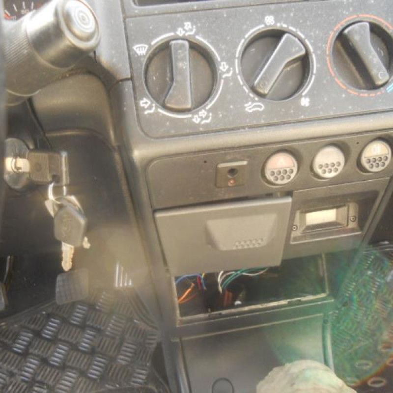 Retroviseur droit PEUGEOT 205 Photo n°9